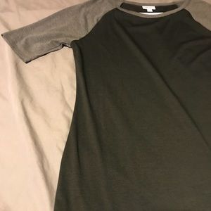 Brand new never washed or worn L lularoe Julia 🖤